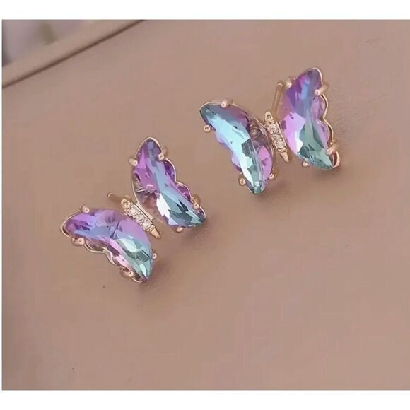 💜 Betsey Johnson stunning & sparkling light purple butterfly studs 💜 - Picture 1 of 6